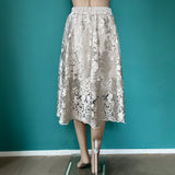 Rock mit Stickereien