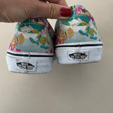 VANS Disney’s „Alice in Wonderland“ Slip-on Sneakers