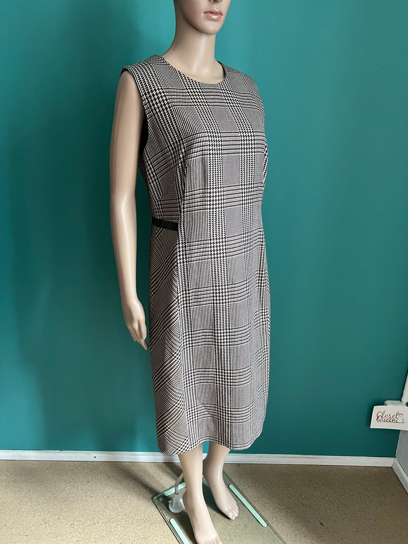 neues AKRIS Kleid