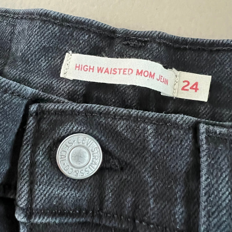 LEVI’S High Waisted Mom Jeans