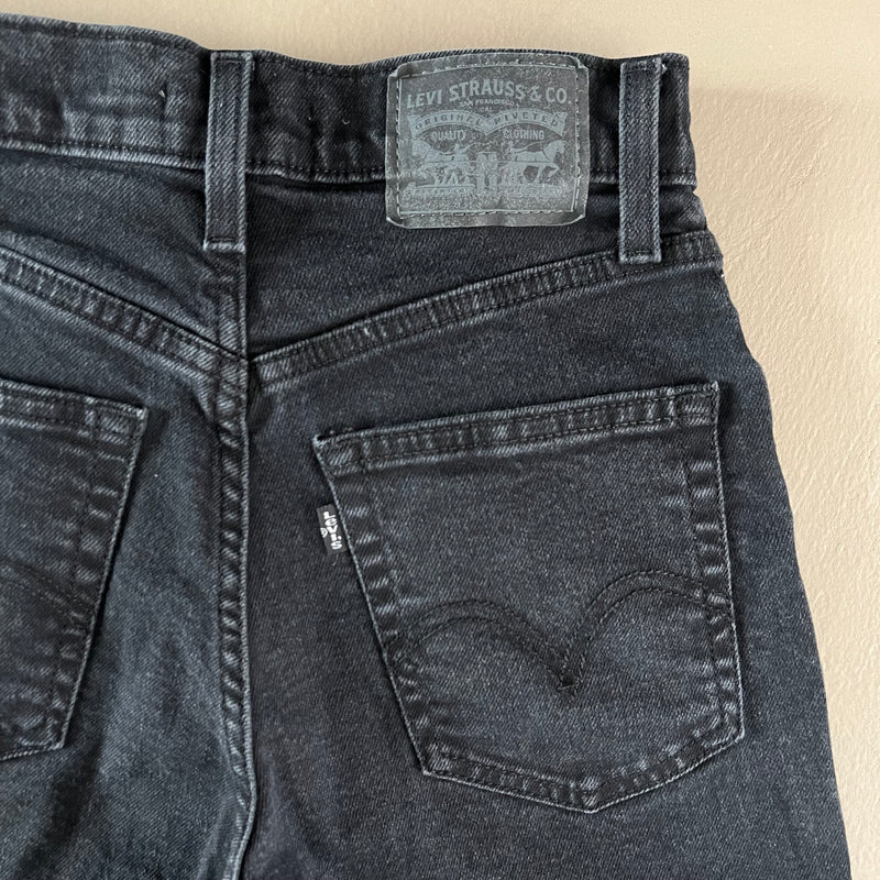 LEVI’S High Waisted Mom Jeans