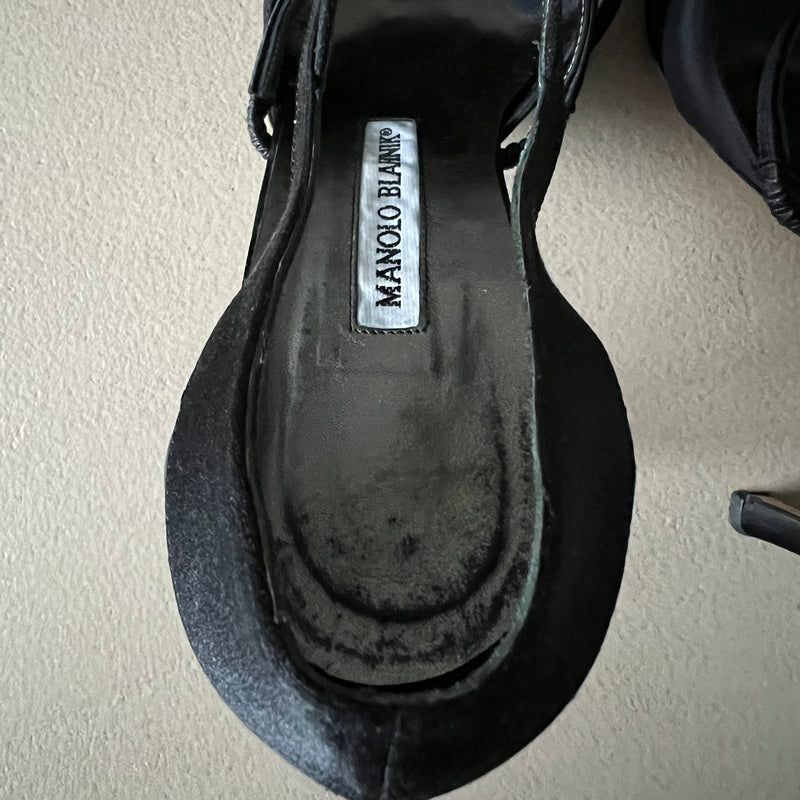 MANOLO BLAHNIK Onia Pumps