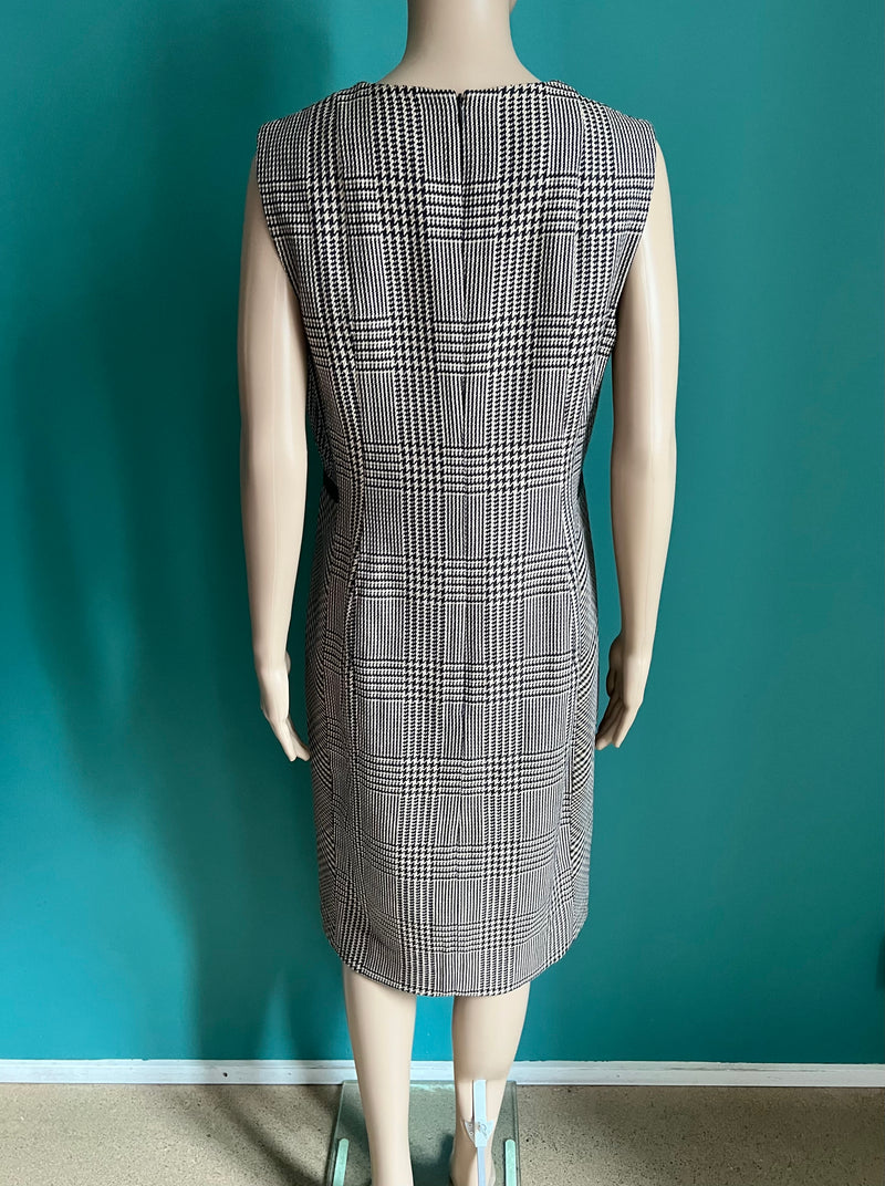 neues AKRIS Kleid