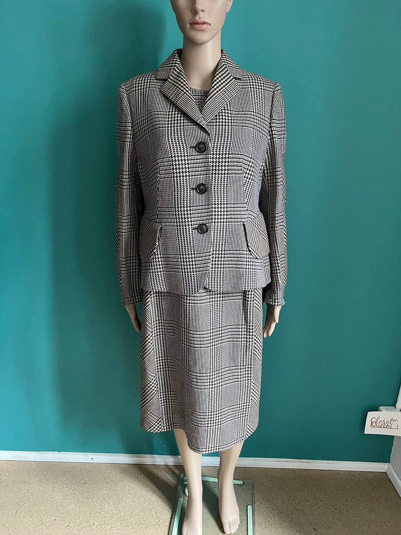 neues AKRIS Kleid