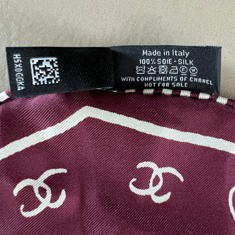 CHANEL Seidentuch