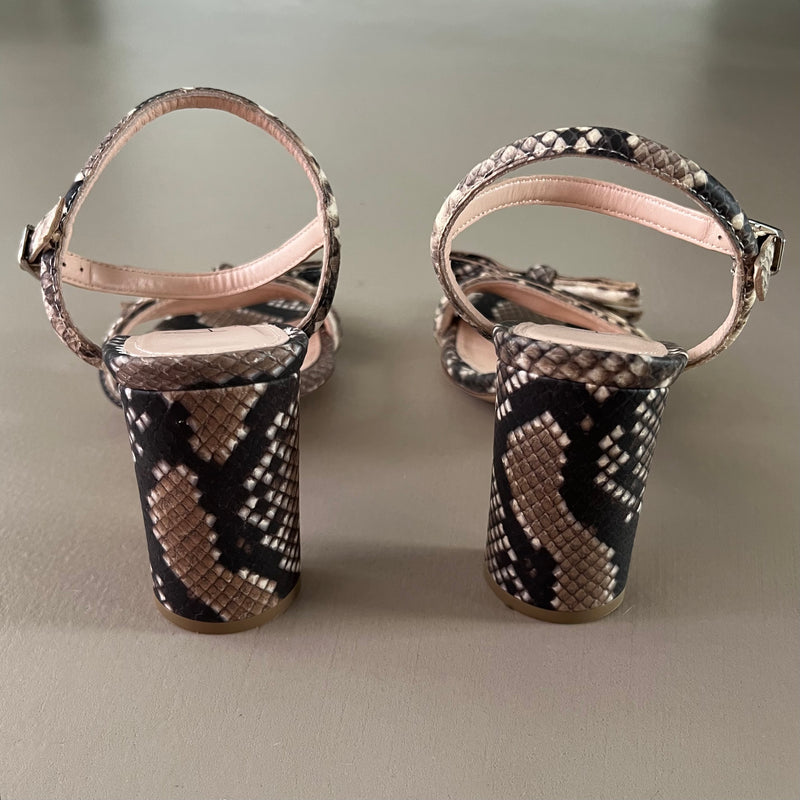 neue AGL Sandalen