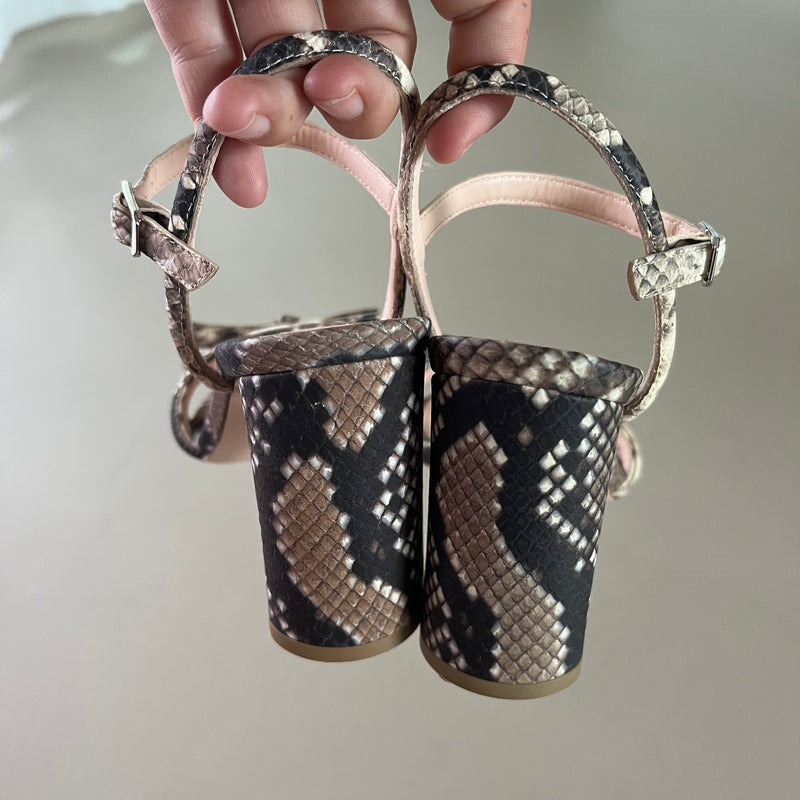 neue AGL Sandalen