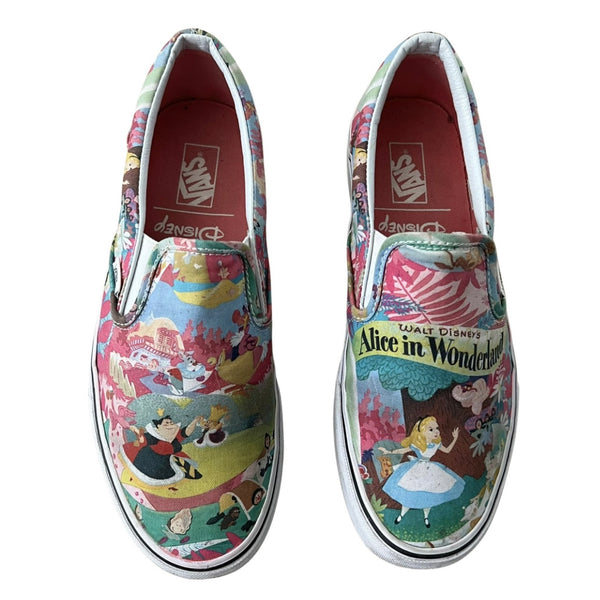 VANS Disney’s „Alice in Wonderland“ Slip-on Sneakers