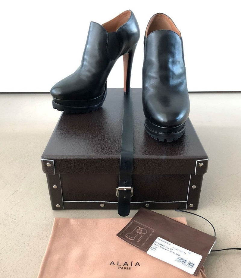 neue, schwarze Alaïa Steifeletten