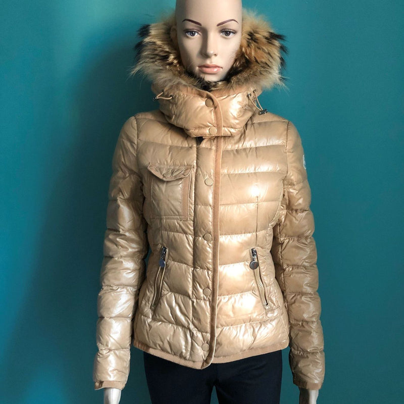 beige MONCLER Daunenjacke