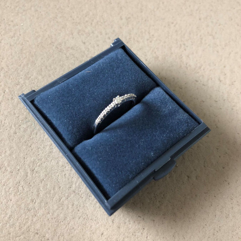 Fingerring aus 750 / 18 Karat Weissgold