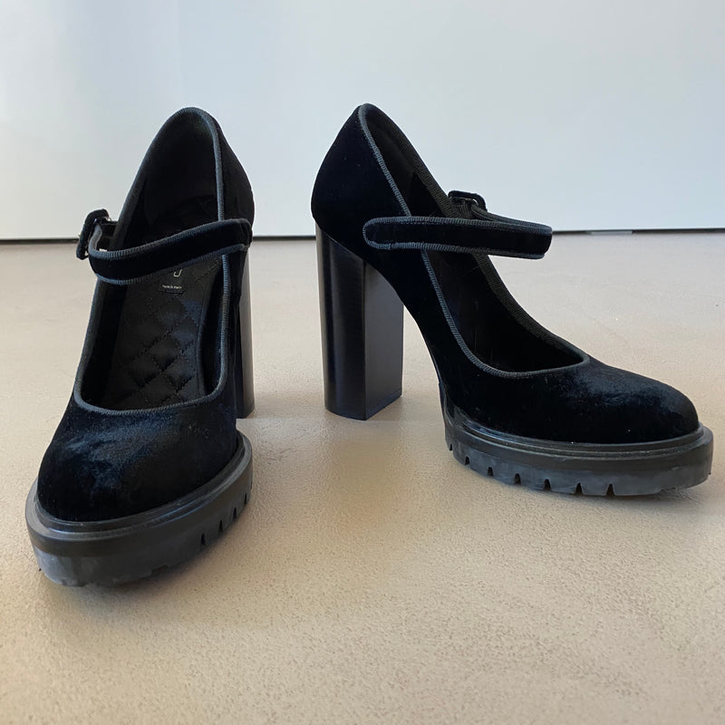 ungetragene ETRO Velvet Pumps
