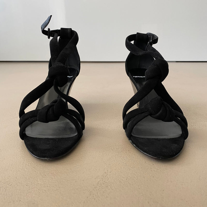 ungetragene PIERRE HARDY Keilsandalen