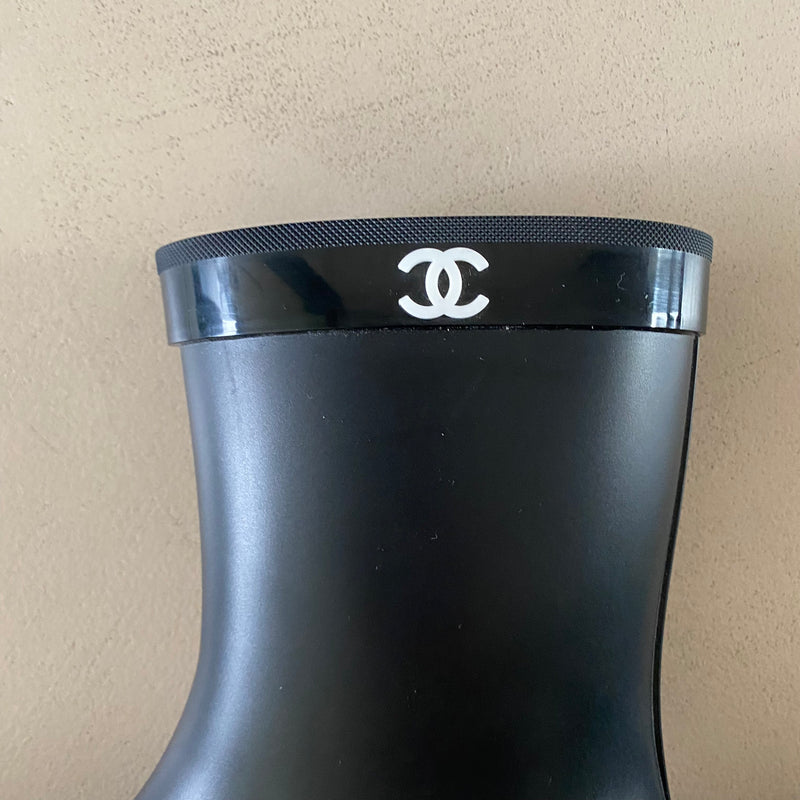 CHANEL Regenstiefel