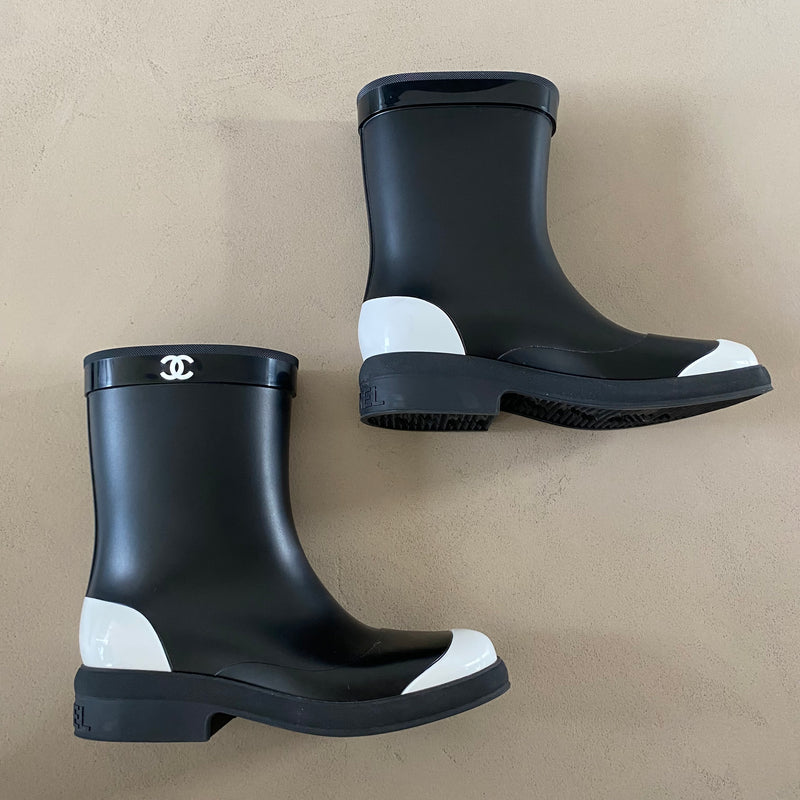 CHANEL Regenstiefel