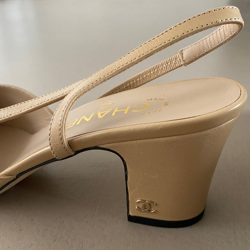 ungetragene CHANEL Slingpumps