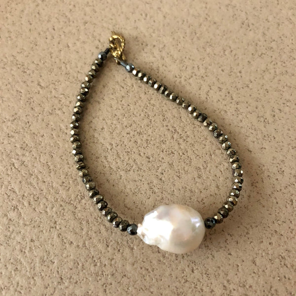 Armband mit grosser Perle