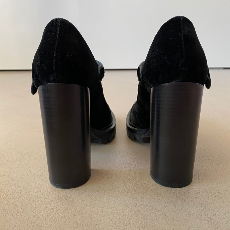 ungetragene ETRO Velvet Pumps