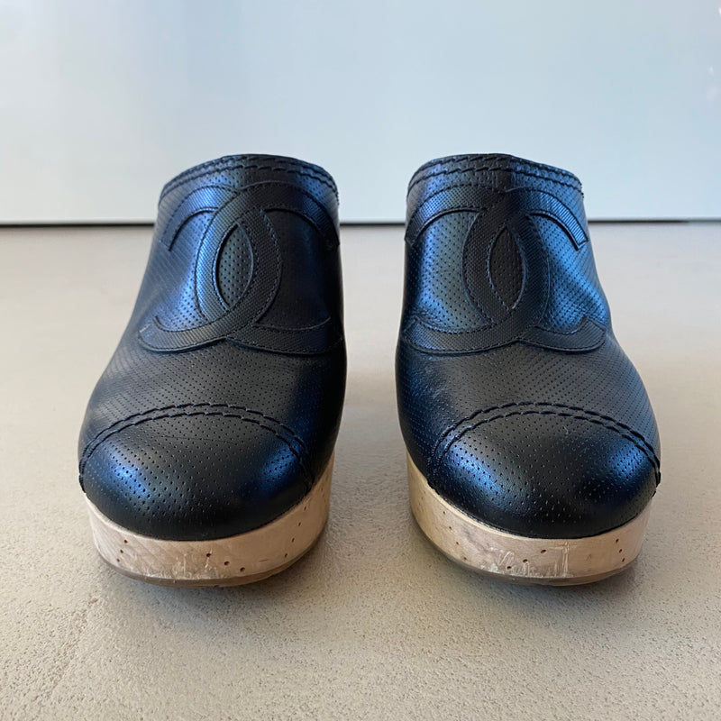 CHANEL Clogs