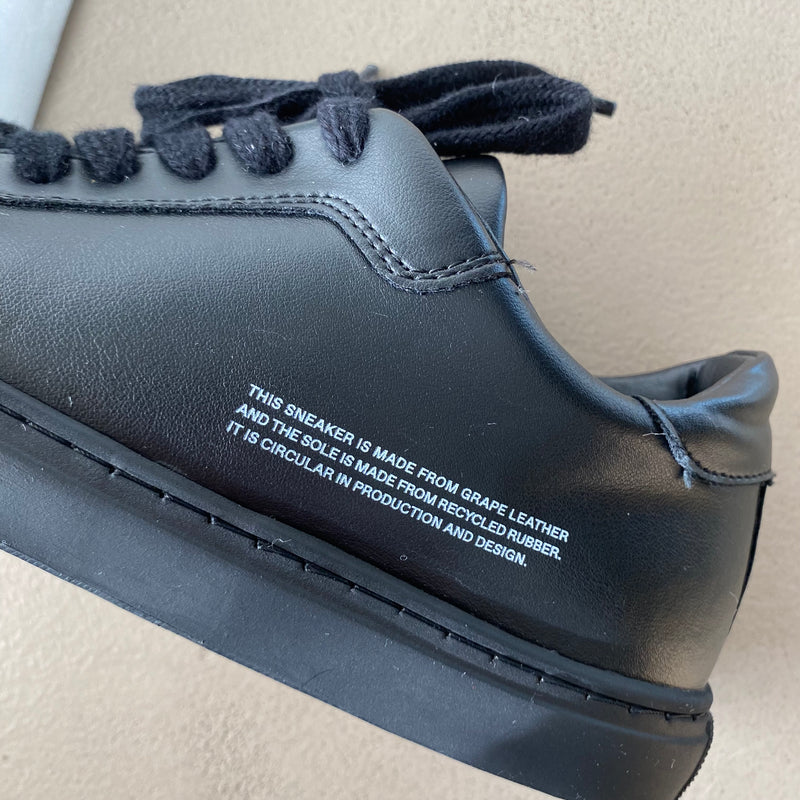 neuwertige THE PANGAIA Sneakers