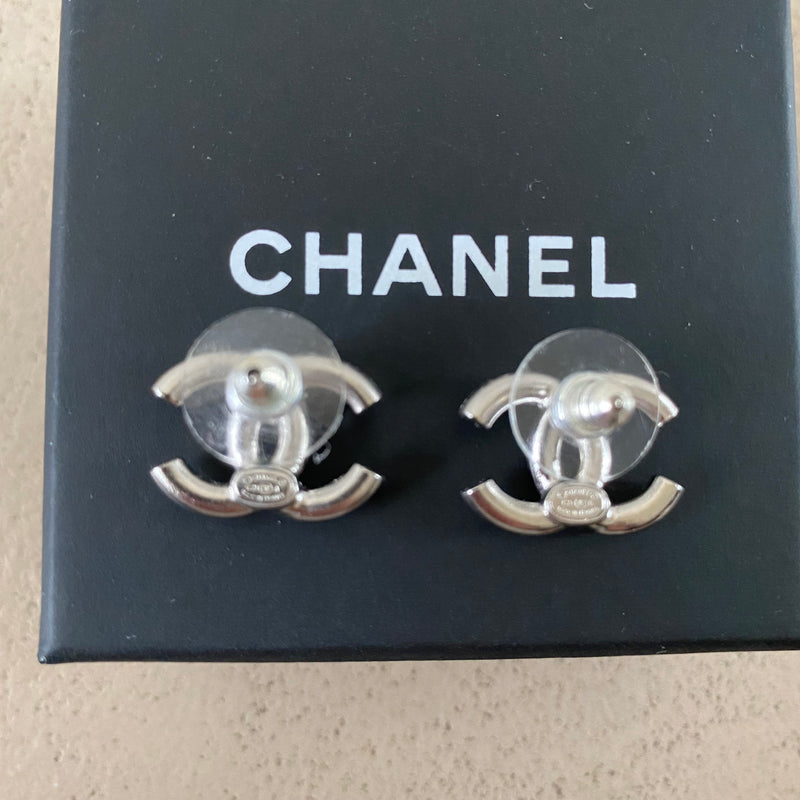 neu & ungetragene CHANEL CC Ohrringe