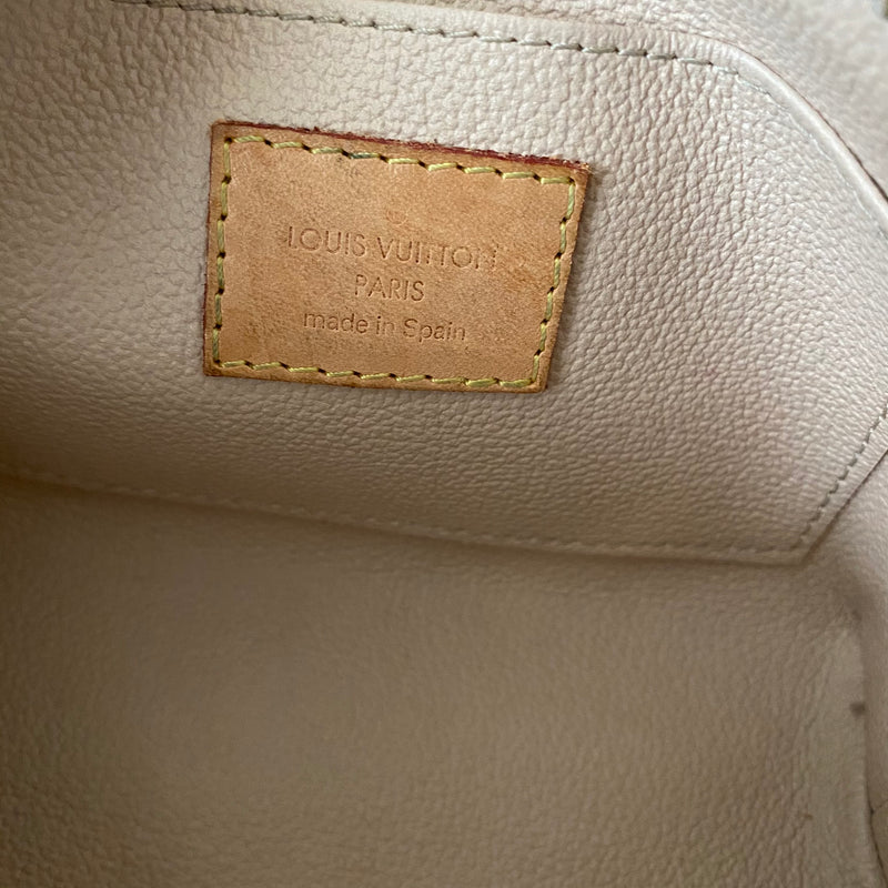 LOUIS VUITTON Monogram Pochette Cosmétique
