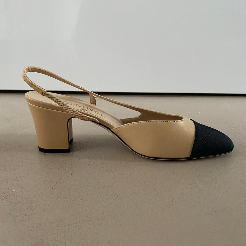 ungetragene CHANEL Slingpumps