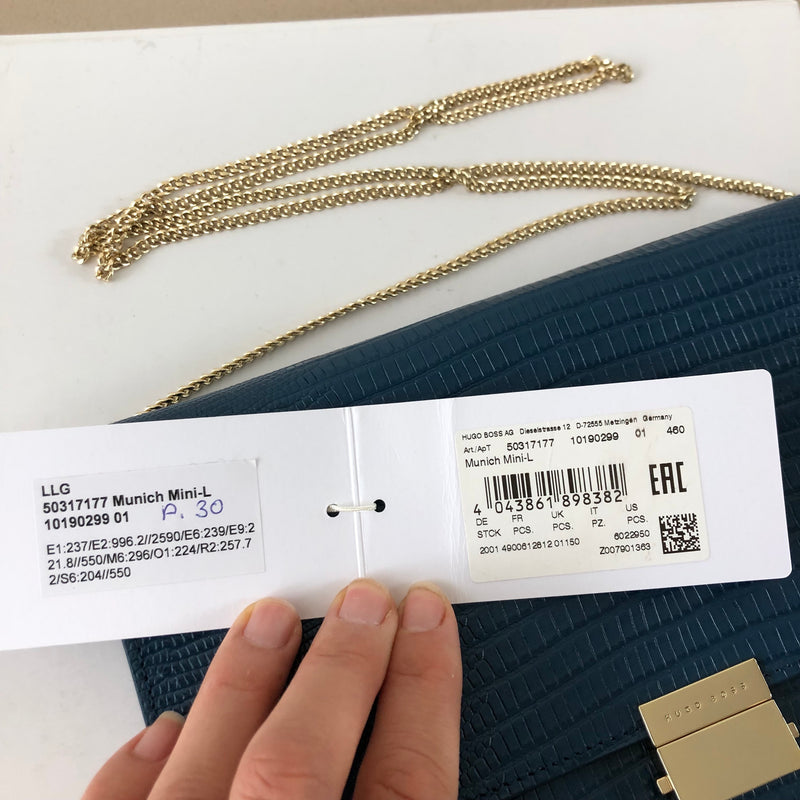 ungetragene HUGO BOSS Clutch