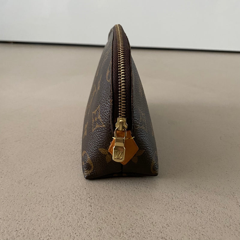 LOUIS VUITTON Monogram Pochette Cosmétique