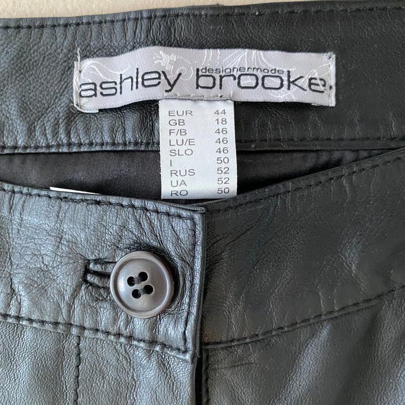 ASHLEY BROOKE Lederhose
