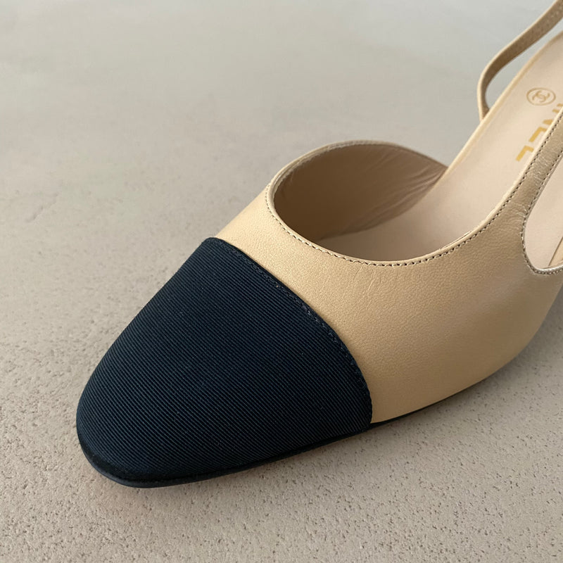 ungetragene CHANEL Slingpumps