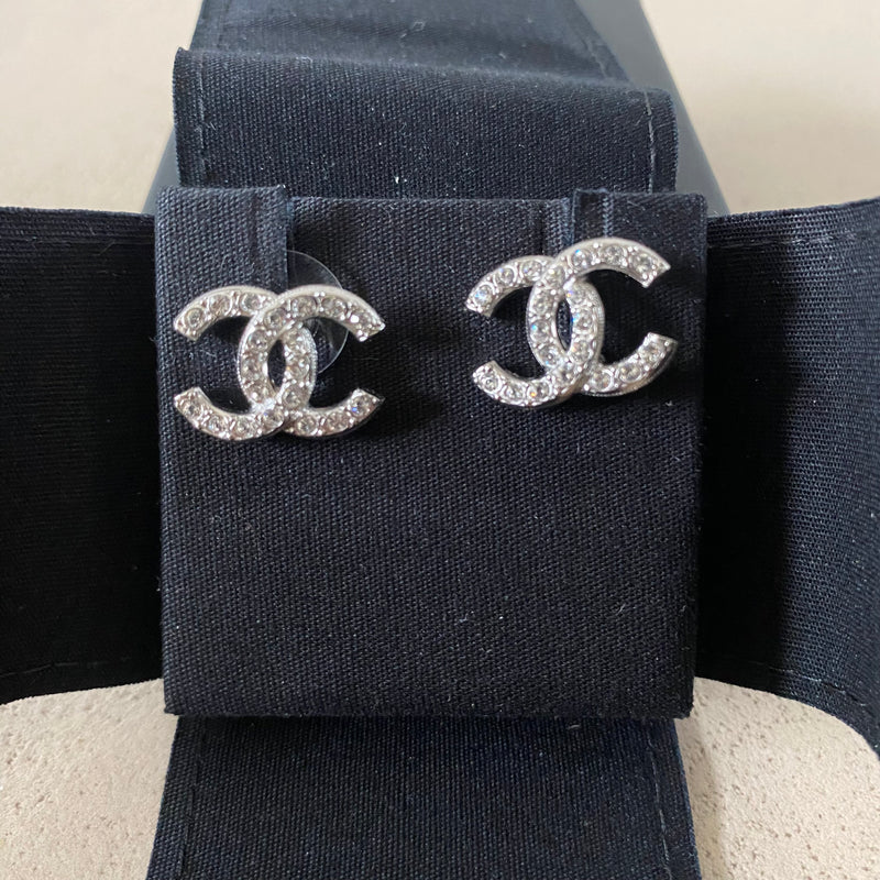 neu & ungetragene CHANEL CC Ohrringe