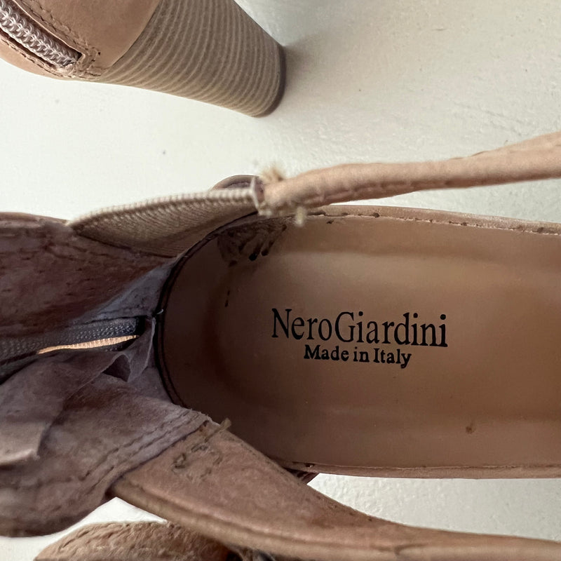 neuwertige NERO GIARDINI Sandalen