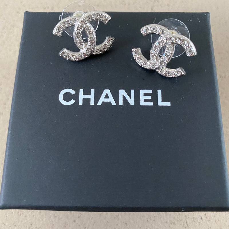 neu & ungetragene CHANEL CC Ohrringe