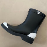 CHANEL Regenstiefel