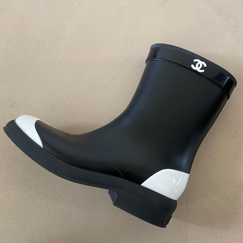 CHANEL Regenstiefel