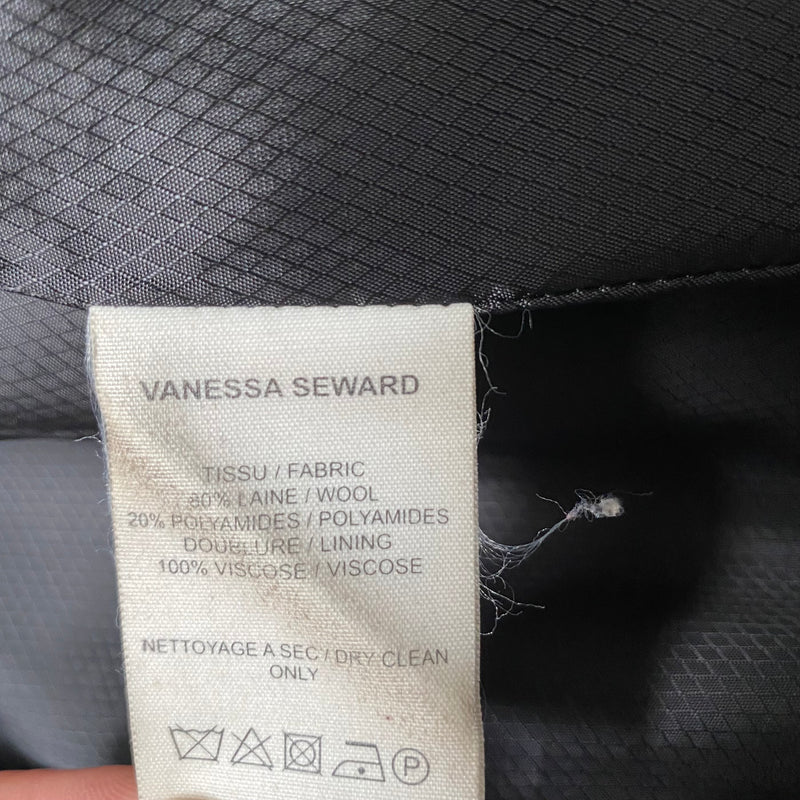VANESSA SEWARD Mantel