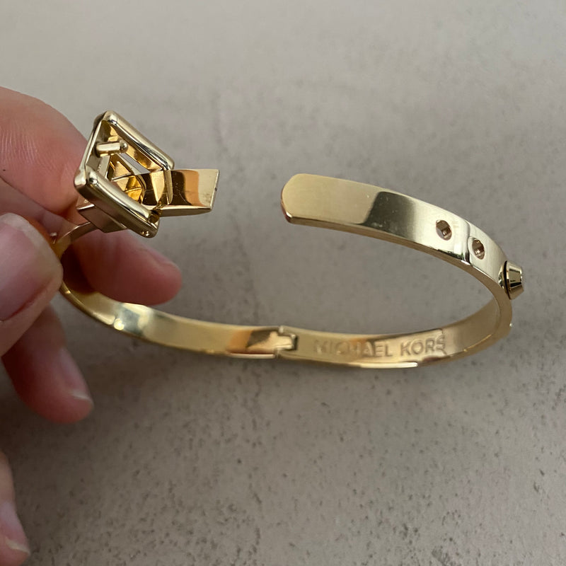 MICHAEL KORS Astor Buckle Bangle Armband