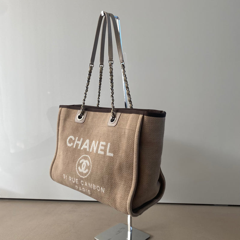 CHANEL Deauville Medium Shopper