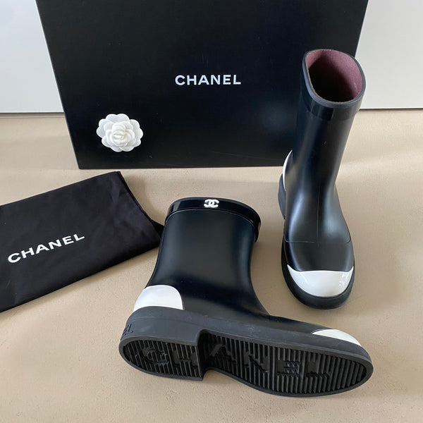 CHANEL Regenstiefel