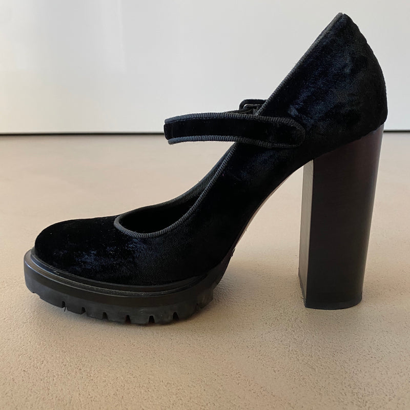 ungetragene ETRO Velvet Pumps